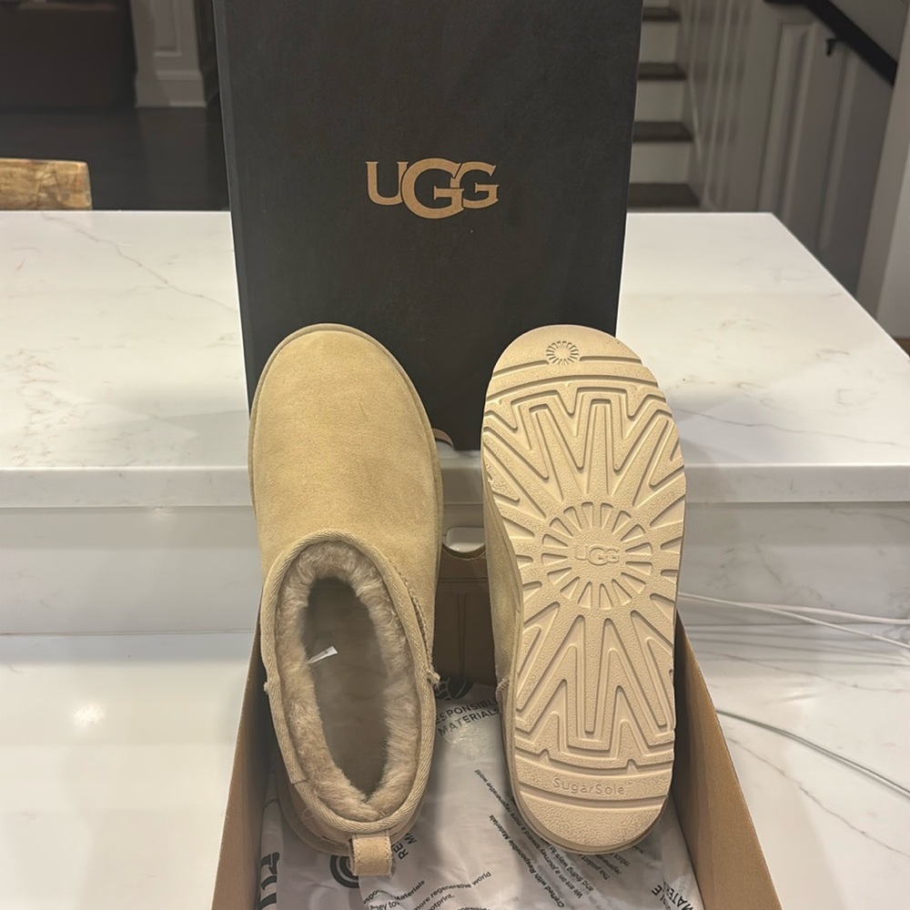 NWT uggs Mens classic ultra mini color mustard